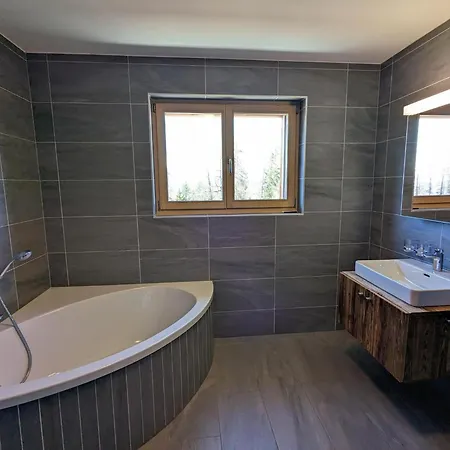 Modern With Balcony, Access Veysonnaz