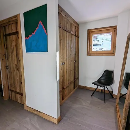 Modern With Balcony, Access *