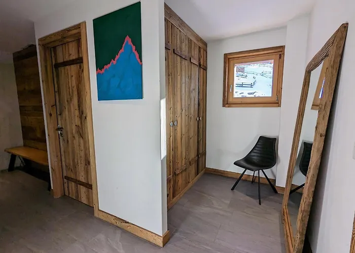 Modern With Balcony, Access *