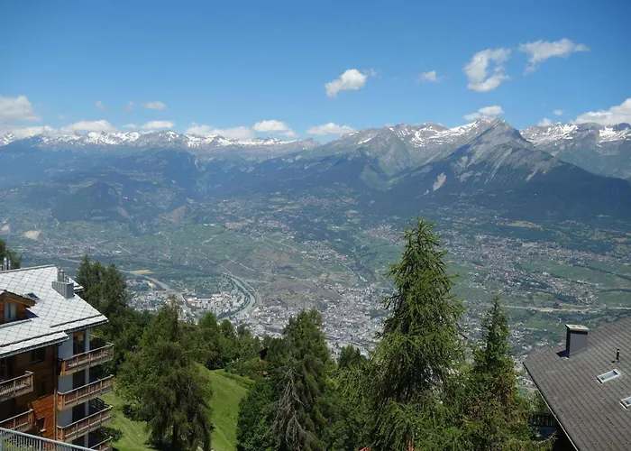 Modern With Balcony, Access 아파트 *